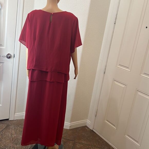 BFA Classics Dress Red Maxi Short Sleeve Slimming Lined Keyhole Button Neck - Picture 6 of 9